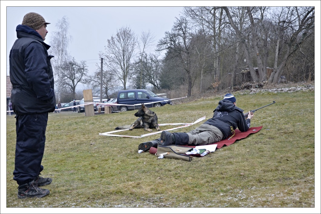 Jarda při střelbě ze vzduchovky